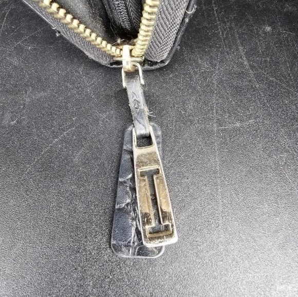 Vintage Isaac Mizrahi navy genuine‎ leather wallet - Picture 6 of 6